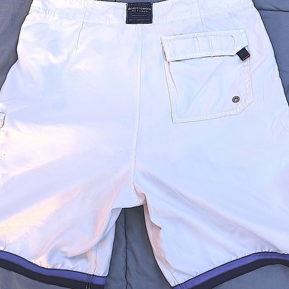 Abercrombie & Fitch board shorts. White w/blue trim size 32 - Picture 6 of 8
